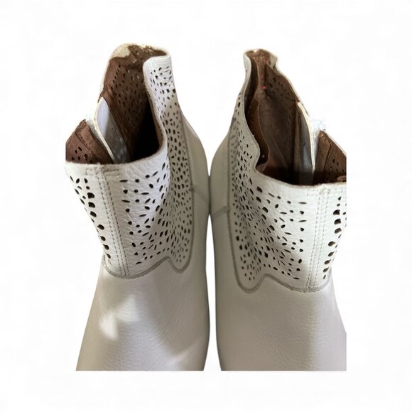 New Vionic White Ankle Boots - Picture 4 of 6